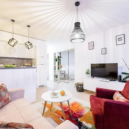 Alipasino With Two Bedrooms Apartment *