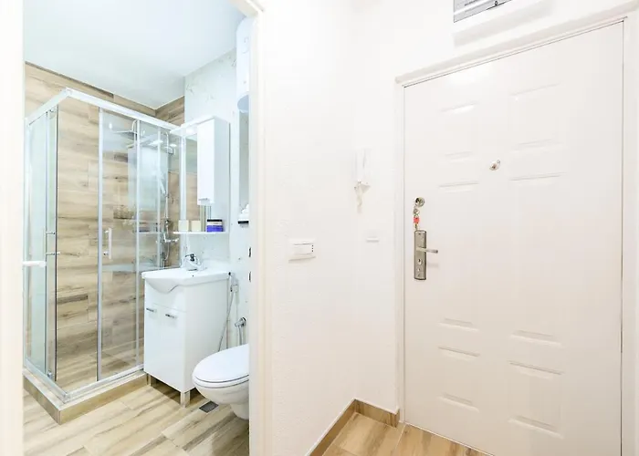 Alipasino With Two Bedrooms דירה